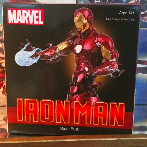 Marvel IRONMAN Metallic Resin Bust Statue OneSize Red+Gold Multi.